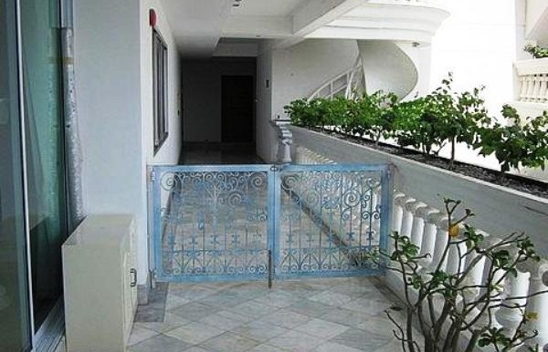 entrance_hallway