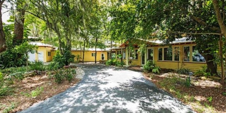 Circular Paved Drive to Front Covered Entry