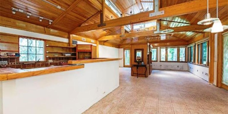 Kitchen with Breakfast Bar and Dining Area